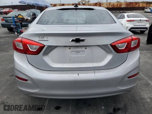 2017 Chevrolet Cruze LS z VIN 1G1BC5SMXH7192715, wystawiony jako Copart lot #85752945 z przebiegiem 115 534 mil mil oraz Szkoda całkowita • Salvage title. Historia ofert i sprzedaży dostępna na DreamBid. Obrazek 6.