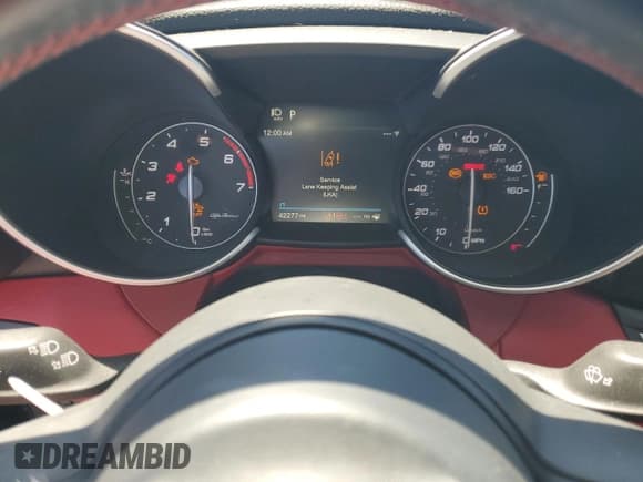 ✅ 2021 Alfa Romeo Giulia Ti • VIN: ZARFAMBN4M7640464 • Лот: 65812515. Опубликован ранее на Copart с пробегом 42 277 миль. Бесплатный доступ к архиву аукционных продаж из США и подробный отчёт об истории автомобиля на DreamBid. Изображение 9.