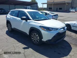 ✅ 2025 Toyota Corolla Cross Hybrid S • VIN: 7MUFBABG6SV071620 • Лот: 42923435. Опубликован ранее на IAAI с пробегом 1 128 миль. Бесплатный доступ к архиву аукционных продаж из США и подробный отчёт об истории автомобиля на DreamBid. Изображение 1.