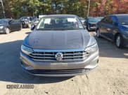 ✅ 2019 Volkswagen Jetta S • VIN: 3VWC57BU4KM080990 • Lot: 43453615. Wystawiony na IAAI z przebiegiem 74 578 mil. Bezpłatny archiwum sprzedaży aukcyjnych z USA i szczegółowy raport historii pojazdu na DreamBid. Zdjęcie 12.