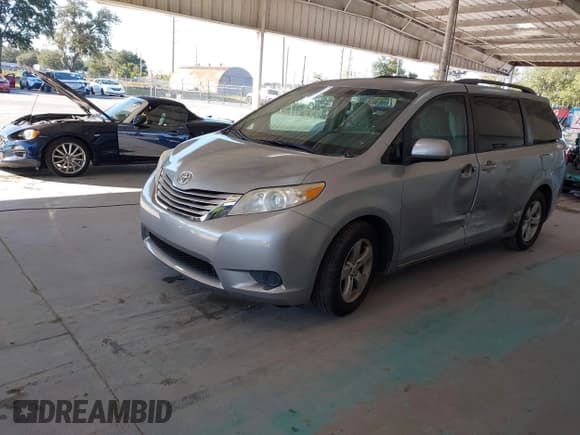 ✅ 2015 Toyota Sienna LE • VIN: 5TDKK3DC2FS532946 • Lot: 43737580. Listed on IAAI with 57,527 mi. Free auction sales archive from the USA and detailed vehicle history report at DreamBid. Image 2.
