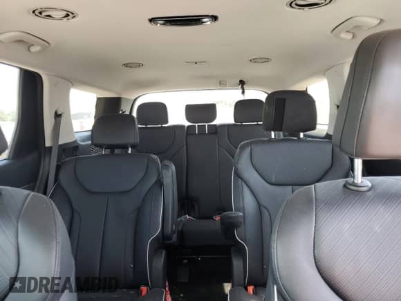 2023 Hyundai Palisade SEL z VIN KM8R2DGE4PU618964, wystawiony jako Copart lot #69085794 z przebiegiem 16 361 mil mil oraz Szkoda całkowita • Salvage title. Historia ofert i sprzedaży dostępna na DreamBid. Obrazek 10.