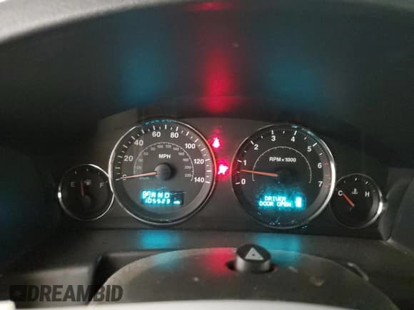 ✅ 2006 Jeep Commander • VIN: 1J8HG48N86C129562 • Lot: 81072005. Wystawiony na Copart z przebiegiem 105 523 mil. Bezpłatny archiwum sprzedaży aukcyjnych z USA i szczegółowy raport historii pojazdu na DreamBid. Zdjęcie 9.