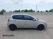 ✅ 2009 Chevrolet Aveo 1LT • VIN: KL1TD66E89B305116 • Lot: 42145793. Wystawiony na IAAI z przebiegiem 83 691 mil. Bezpłatny archiwum sprzedaży aukcyjnych z USA i szczegółowy raport historii pojazdu na DreamBid. Zdjęcie 5.
