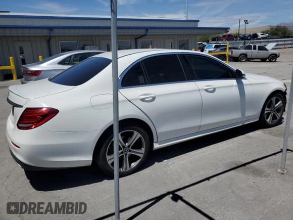 ✅ 2019 Mercedes-Benz E 300 • VIN: WDDZF4JBXKA529715 • Lot: 56914325. Listed on Copart with 71,343 mi. Free auction sales archive from the USA and detailed vehicle history report at DreamBid. Image 3.