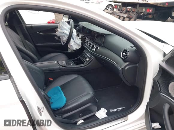 ✅ 2021 Mercedes-Benz E 350 • VIN: W1KZF8EB6MB001569 • Lot: 41651693. Wystawiony na IAAI z przebiegiem 35 156 mil. Bezpłatny archiwum sprzedaży aukcyjnych z USA i szczegółowy raport historii pojazdu na DreamBid. Zdjęcie 5.