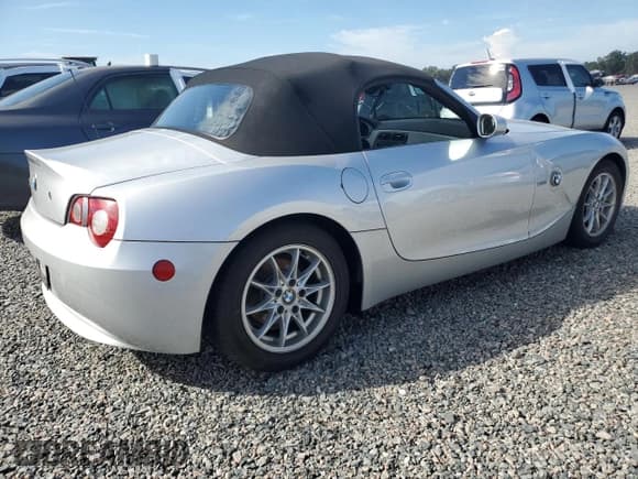 ✅ 2005 BMW Z4 2.5i • VIN: 4USBT33575LS58430 • Lot: 73909064. Wystawiony na Copart z przebiegiem 57 834 mil. Bezpłatny archiwum sprzedaży aukcyjnych z USA i szczegółowy raport historii pojazdu na DreamBid. Zdjęcie 3.