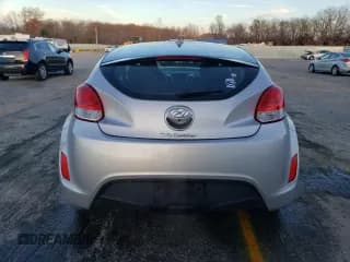 ✅ 2017 Hyundai Veloster • VIN: KMHTC6AD1HU317925 • Lot: 82590044. Wystawiony na Copart z przebiegiem 112 732 mil. Bezpłatny archiwum sprzedaży aukcyjnych z USA i szczegółowy raport historii pojazdu na DreamBid. Zdjęcie 6.