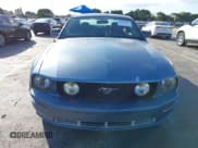 ✅ 2006 Ford Mustang GT Deluxe • VIN: 1ZVFT82H365136022 • Lot: 43614937. Wystawiony na IAAI z przebiegiem 69 894 mil. Bezpłatny archiwum sprzedaży aukcyjnych z USA i szczegółowy raport historii pojazdu na DreamBid. Zdjęcie 6.