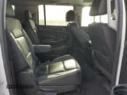 ✅ 2020 Chevrolet Suburban LT • VIN: 1GNSKHKC6LR243991 • Lot: 77182734. Wystawiony na Copart z przebiegiem Nie podano. Bezpłatny archiwum sprzedaży aukcyjnych z USA i szczegółowy raport historii pojazdu na DreamBid. Zdjęcie 12.