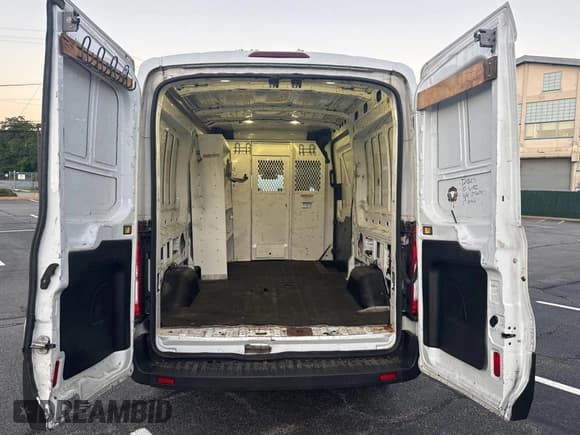 ✅ 2017 Ford Transit • VIN: 1FTYR2CM2HKA74829 • Lot: 70392915. Listed on Copart with 65,445 mi. Free auction sales archive from the USA and detailed vehicle history report at DreamBid. Image 15.