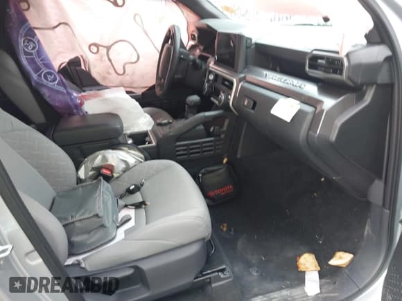 ✅ 2025 Toyota Tacoma TRD Sport • VIN: 3TYLB5JN6ST064563 • Lot: 43423271. Listed on IAAI with 3,199 mi. Free auction sales archive from the USA and detailed vehicle history report at DreamBid. Image 5.