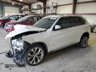 ✅ 2018 BMW X5 xDrive35d • VIN: 5UXKS4C57J0Y19377 • Лот: 90723475. Опубликован ранее на Copart с пробегом 56 278 миль. Бесплатный доступ к архиву аукционных продаж из США и подробный отчёт об истории автомобиля на DreamBid. Изображение 1.