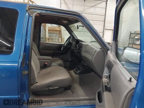✅ 2001 Ford Ranger XL Fleet • VIN: 1FTZR15E01PA84983 • Lot: 43144304. Wystawiony na IAAI z przebiegiem 204 651 mil. Bezpłatny archiwum sprzedaży aukcyjnych z USA i szczegółowy raport historii pojazdu na DreamBid. Zdjęcie 5.