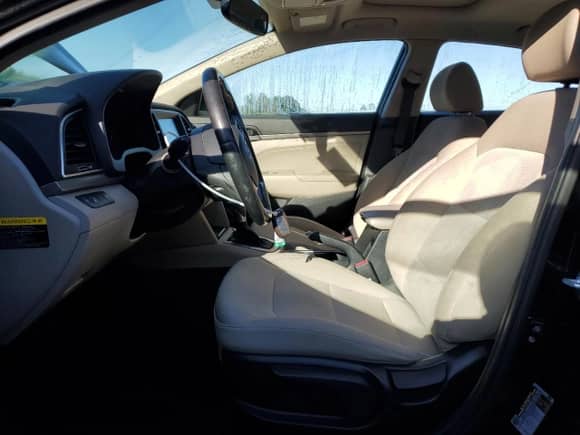 2018 Hyundai Elantra Value Edition z VIN KMHD84LF8JU491974, wystawiony jako Copart lot #82008735 z przebiegiem 122 311 mil mil oraz Szkoda całkowita • Salvage title. Historia ofert i sprzedaży dostępna na DreamBid. Obrazek 7.