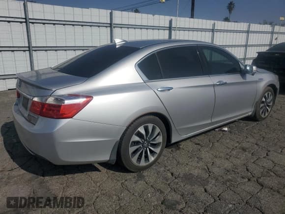 ✅ 2015 Honda Accord EX-L • VIN: 1HGCR6F52FA012597 • Lot: 89903965. Listed on Copart with 220,127 mi. Free auction sales archive from the USA and detailed vehicle history report at DreamBid. Image 3.