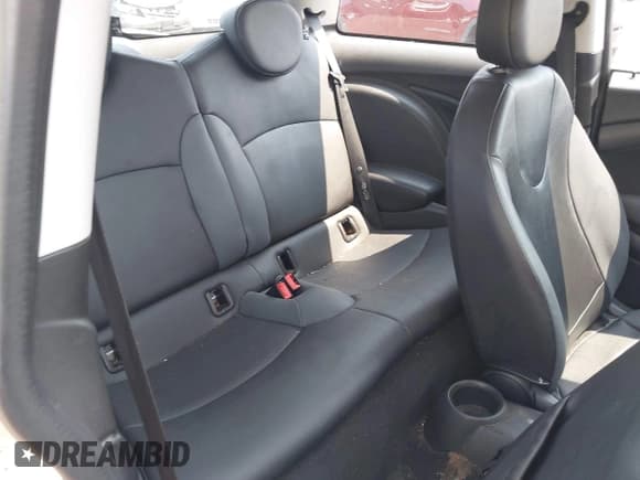 ✅ 2008 MINI Hardtop • VIN: WMWMF33528TU69137 • Lot: 42892223. Listed on IAAI with 63,213 mi. Free auction sales archive from the USA and detailed vehicle history report at DreamBid. Image 8.