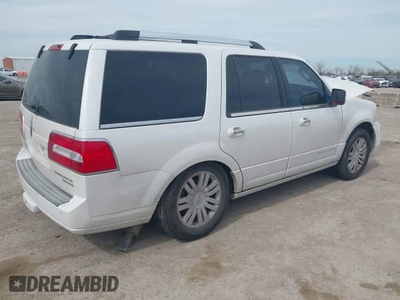 ✅ 2011 Lincoln Navigator • VIN: 5LMJJ2H58BEJ00181 • Lot: 41796169. Listed on IAAI with 197,742 mi. Free auction sales archive from the USA and detailed vehicle history report at DreamBid. Image 4.