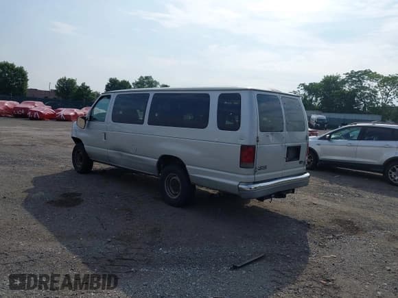 ✅ 2002 Ford Econoline Passenger XL • VIN: 1FBSS31L22HB33221 • Лот: 42613580. Опубликован ранее на IAAI с пробегом 196 057 миль. Бесплатный доступ к архиву аукционных продаж из США и подробный отчёт об истории автомобиля на DreamBid. Изображение 3.