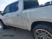 ✅ 2019 Chevrolet Silverado 1500 High Country • VIN: 3GCUYHEL4KG127750 • Lot: 43215730. Wystawiony na IAAI z przebiegiem 100 824 mil. Bezpłatny archiwum sprzedaży aukcyjnych z USA i szczegółowy raport historii pojazdu na DreamBid. Zdjęcie 14.