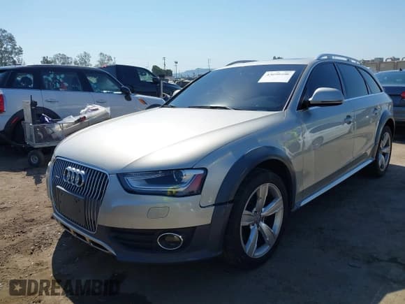 ✅ 2015 Audi allroad A4 Premium Plus • VIN: WA1UFAFL5FA003044 • Лот: 43090400. Опубликован ранее на IAAI с пробегом 69 529 миль. Бесплатный доступ к архиву аукционных продаж из США и подробный отчёт об истории автомобиля на DreamBid. Изображение 17.