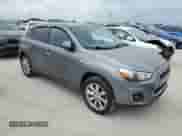 2015 Mitsubishi Outlander ES z VIN 4A4AP3AU7FE061451, wystawiony jako Copart lot #76810584 z przebiegiem 98 692 mil mil oraz Szkoda całkowita • Salvage title. Historia ofert i sprzedaży dostępna na DreamBid. Obrazek 4.