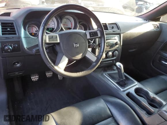 ✅ 2009 Dodge Challenger R/T • VIN: 2B3LJ54T89H558250 • Lot: 68431264. Wystawiony na Copart z przebiegiem 53 909 mil. Bezpłatny archiwum sprzedaży aukcyjnych z USA i szczegółowy raport historii pojazdu na DreamBid. Zdjęcie 8.