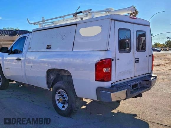 ✅ 2008 Chevrolet Silverado 2500HD Work Truck • VIN: 1GCHC24K38E164794 • Лот: 96022725. Опубликован ранее на Copart с пробегом 170 832 миль. Бесплатный доступ к архиву аукционных продаж из США и подробный отчёт об истории автомобиля на DreamBid. Изображение 3.