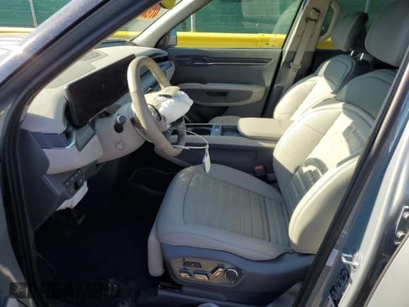 ✅ 2024 Kia EV9 Land • VIN: KNDADFS58R6045251 • Lot: 69321915. Wystawiony na Copart z przebiegiem 8 717 mil. Bezpłatny archiwum sprzedaży aukcyjnych z USA i szczegółowy raport historii pojazdu na DreamBid. Zdjęcie 7.