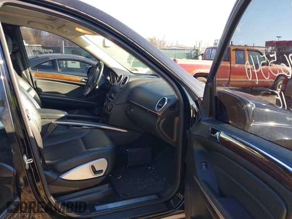 ✅ 2010 Mercedes-Benz GL 450 • VIN: 4JGBF7BE9AA578906 • Lot: 43765540. Listed on IAAI with 108,936 mi. Free auction sales archive from the USA and detailed vehicle history report at DreamBid. Image 5.