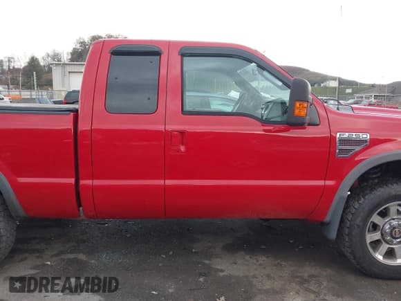 ✅ 2008 Ford F-250 XL • VIN: 1FTSX21R08ED81960 • Lot: 43584562. Wystawiony na IAAI z przebiegiem 146 067 mil. Bezpłatny archiwum sprzedaży aukcyjnych z USA i szczegółowy raport historii pojazdu na DreamBid. Zdjęcie 14.