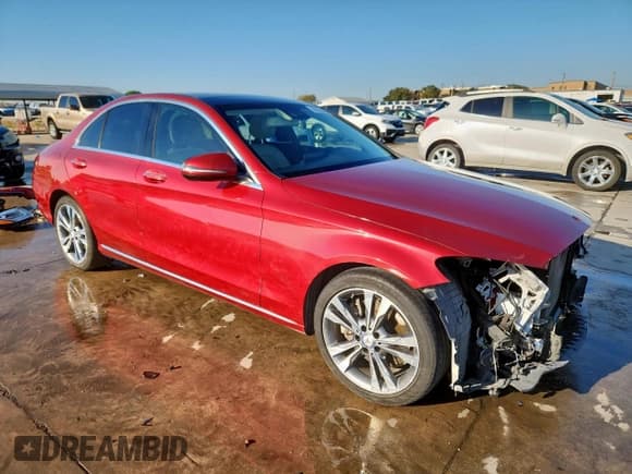 ✅ 2017 Mercedes-Benz C 300 • VIN: 55SWF4JB5HU191121 • Lot: 84738865. Wystawiony na Copart z przebiegiem 81 673 mil. Bezpłatny archiwum sprzedaży aukcyjnych z USA i szczegółowy raport historii pojazdu na DreamBid. Zdjęcie 4.