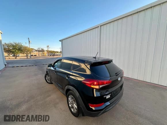 ✅ 2016 Hyundai Tucson SE • VIN: KM8J23A44GU164979 • Лот: 92734855. Опубликован ранее на Copart с пробегом 249 274 миль. Бесплатный доступ к архиву аукционных продаж из США и подробный отчёт об истории автомобиля на DreamBid. Изображение 3.