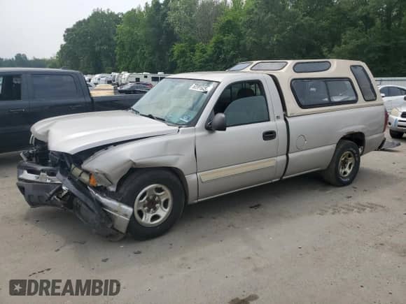 2004 Chevrolet Silverado 1500 LS z VIN 1GCEC14T54E186571, wystawiony jako Copart lot #60991645 z przebiegiem 308 569 mil mil oraz Szkoda całkowita • Salvage title. Historia ofert i sprzedaży dostępna na DreamBid. Obrazek 1.