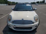 ✅ 2011 MINI Convertible • VIN: WMWZN3C55BT133563 • Lot: 66848895. Wystawiony na Copart z przebiegiem 78 972 mil. Bezpłatny archiwum sprzedaży aukcyjnych z USA i szczegółowy raport historii pojazdu na DreamBid. Zdjęcie 5.