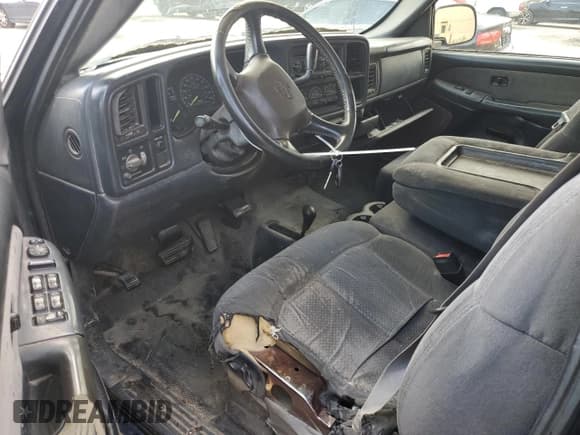 ✅ 2001 Chevrolet Silverado 2500HD LS • VIN: 1GCHK23U01F104669 • Lot: 47504345. Wystawiony na Copart z przebiegiem Nie podano. Bezpłatny archiwum sprzedaży aukcyjnych z USA i szczegółowy raport historii pojazdu na DreamBid. Zdjęcie 8.