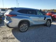 ✅ 2024 Toyota Highlander LE • VIN: 5TDKDRBH0RS575097 • Lot: 89620465. Wystawiony na Copart z przebiegiem 32 847 mil. Bezpłatny archiwum sprzedaży aukcyjnych z USA i szczegółowy raport historii pojazdu na DreamBid. Zdjęcie 3.