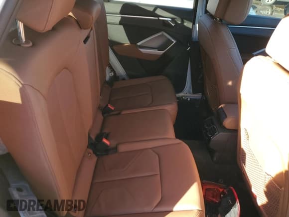 ✅ 2022 Audi Q3 S line Premium Plus • VIN: WA1EECF37N1004522 • Lot: 40341703. Wystawiony na Copart z przebiegiem 10 397 mil. Bezpłatny archiwum sprzedaży aukcyjnych z USA i szczegółowy raport historii pojazdu na DreamBid. Zdjęcie 11.