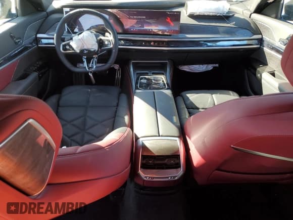 ✅ 2025 BMW 7 Series 740i • VIN: WBA23EH01SCT25045 • Lot: 49507885. Listed on Copart with 3,661 mi. Free auction sales archive from the USA and detailed vehicle history report at DreamBid. Image 8.