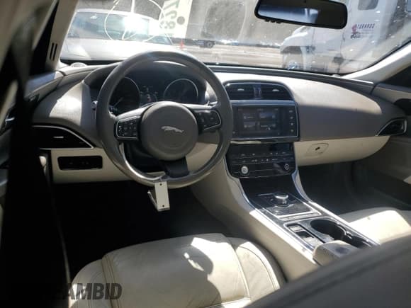 ✅ 2017 Jaguar XE 35t Prestige • VIN: SAJAE4BV3HA977131 • Lot: 46705915. Wystawiony na Copart z przebiegiem 90 071 mil. Bezpłatny archiwum sprzedaży aukcyjnych z USA i szczegółowy raport historii pojazdu na DreamBid. Zdjęcie 8.