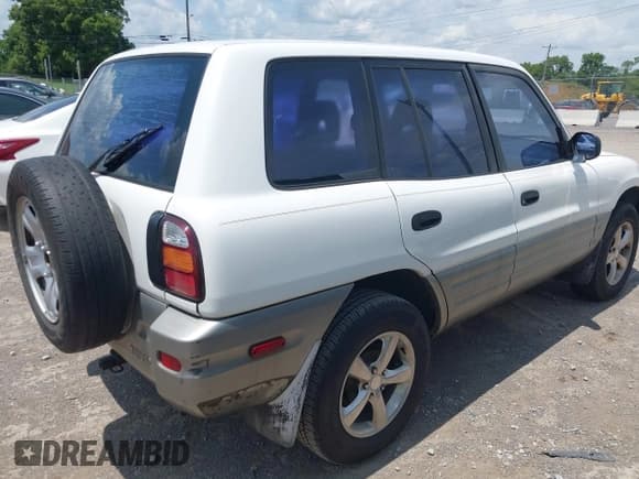 ✅ 2000 Toyota RAV4 • VIN: JT3GP10VXY0046589 • Lot: 42802901. Listed on IAAI with 219,158 mi. Free auction sales archive from the USA and detailed vehicle history report at DreamBid. Image 4.