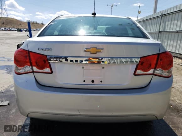 ✅ 2016 Chevrolet Cruze LS • VIN: 1G1PB5SH8G7198877 • Lot: 51341985. Listed on Copart with 82,169 mi. Free auction sales archive from the USA and detailed vehicle history report at DreamBid. Image 6.