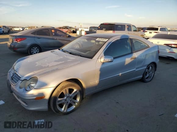✅ 2002 Mercedes-Benz C 230/260/280/320 • VIN: WDBRN47J12A169440 • Lot: 88364835. Wystawiony na Copart z przebiegiem 206 009 mil. Bezpłatny archiwum sprzedaży aukcyjnych z USA i szczegółowy raport historii pojazdu na DreamBid. Zdjęcie 1.