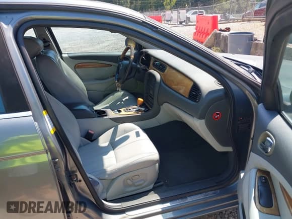 ✅ 2003 Jaguar S-Type • VIN: SAJEA01T93FM79940 • Лот: 43212281. Опубликован ранее на IAAI с пробегом Не указан. Бесплатный доступ к архиву аукционных продаж из США и подробный отчёт об истории автомобиля на DreamBid. Изображение 5.