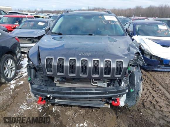 ✅ 2017 Jeep Cherokee Trailhawk • VIN: 1C4PJMBS0HW649422 • Lot: 41696815. Listed on IAAI with 62,185 mi. Free auction sales archive from the USA and detailed vehicle history report at DreamBid. Image 13.