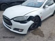 ✅ 2013 Tesla Model S • VIN: 5YJSA1DN3DFP13788 • Lot: 43598652. Wystawiony na IAAI z przebiegiem 146 810 mil. Bezpłatny archiwum sprzedaży aukcyjnych z USA i szczegółowy raport historii pojazdu na DreamBid. Zdjęcie 6.