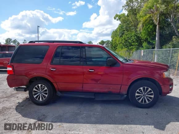 ✅ 2017 Ford Expedition XLT • VIN: 1FMJU1HTXHEA59547 • Lot: 43471692. Listed on IAAI with 190,095 mi. Free auction sales archive from the USA and detailed vehicle history report at DreamBid. Image 13.