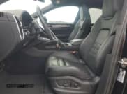 ✅ 2023 Porsche Cayenne • VIN: WP1BA2AY8PDA26241 • Lot: 46099305. Wystawiony na Copart z przebiegiem 22 296 mil. Bezpłatny archiwum sprzedaży aukcyjnych z USA i szczegółowy raport historii pojazdu na DreamBid. Zdjęcie 7.