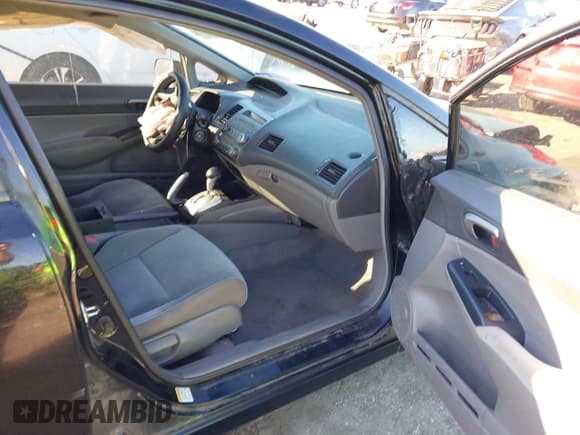 ✅ 2010 Honda Civic LX • VIN: 2HGFA1F51AH540813 • Lot: 43659639. Listed on IAAI with 208,682 mi. Free auction sales archive from the USA and detailed vehicle history report at DreamBid. Image 5.