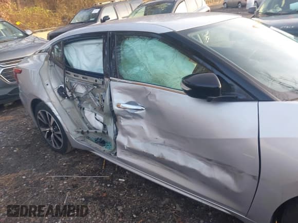 ✅ 2018 Nissan Maxima SV • VIN: 1N4AA6AP3JC388198 • Lot: 43804581. Listed on IAAI with 119,623 mi. Free auction sales archive from the USA and detailed vehicle history report at DreamBid. Image 6.